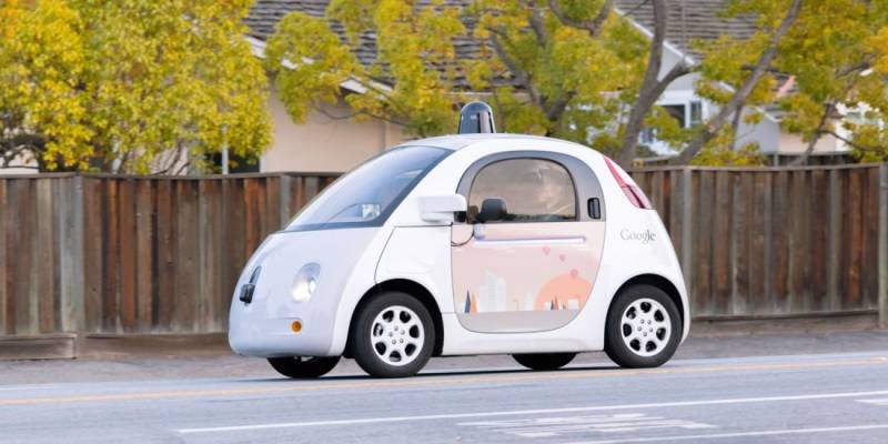 Google stops developing its own self-driving car
