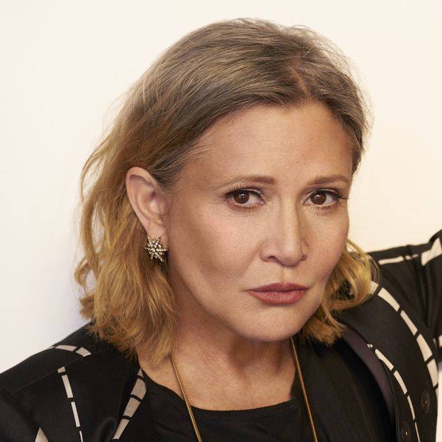 Actress Carrie Fisher suffers 'cardiac episode' on flight