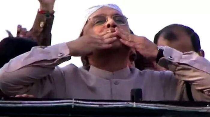 Twitter retorts following Zardari's admirations for social media