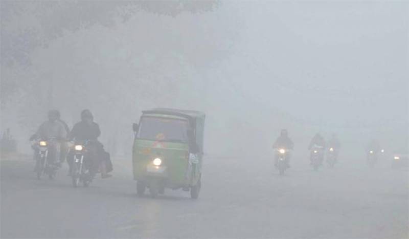 Dense fog engulfs Punjab, motorway closed