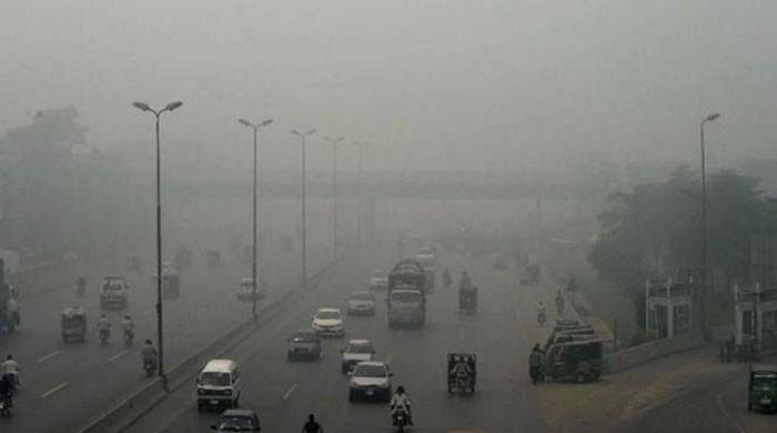 Dense fog covers most parts of Punjab, Sindh