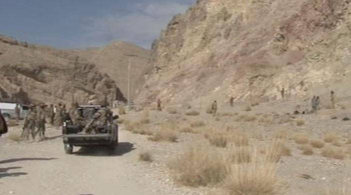 6 security personnel injured in explosion
