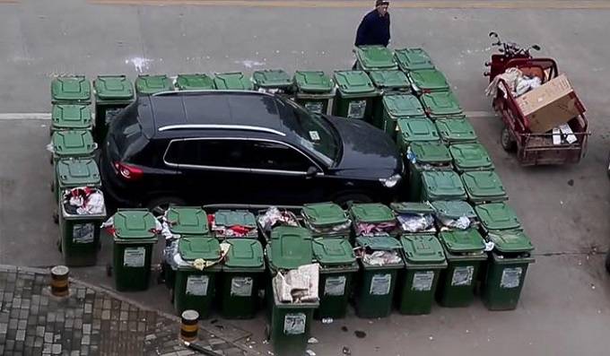 Sweeper teaches lesson to Car Driver