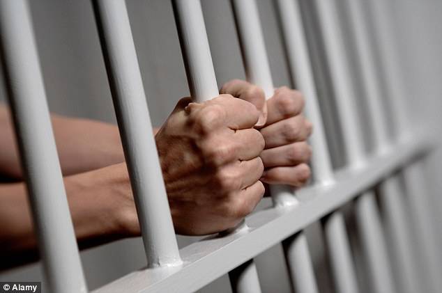 At least 1,200 Pakistanis faces jail terms in UAE