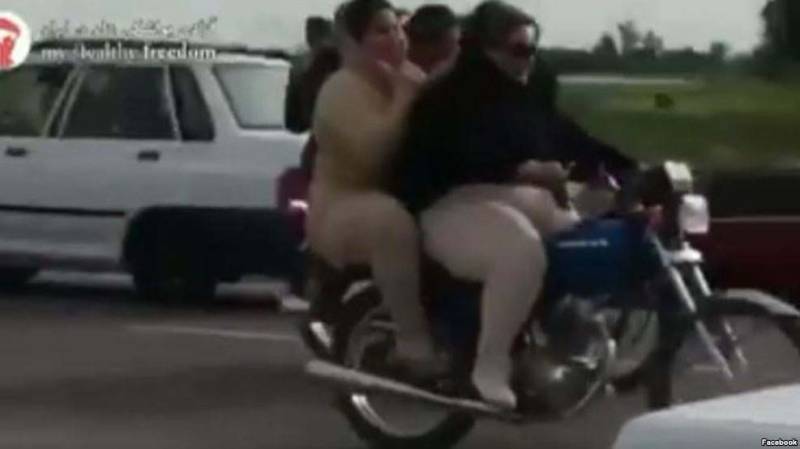 Iran: Two women arrested after riding motorbike