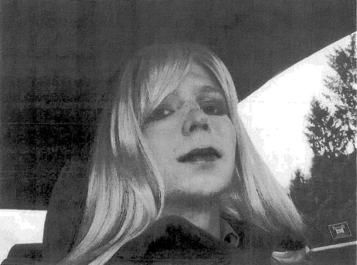 Obama cuts sentence of WikiLeaker Chelsea Manning