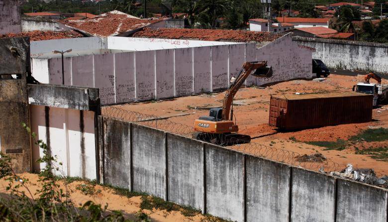 Brazil builds wall to quell deadly prison clashes