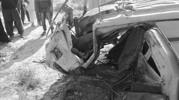 Six killed as train hits car in Gojra
