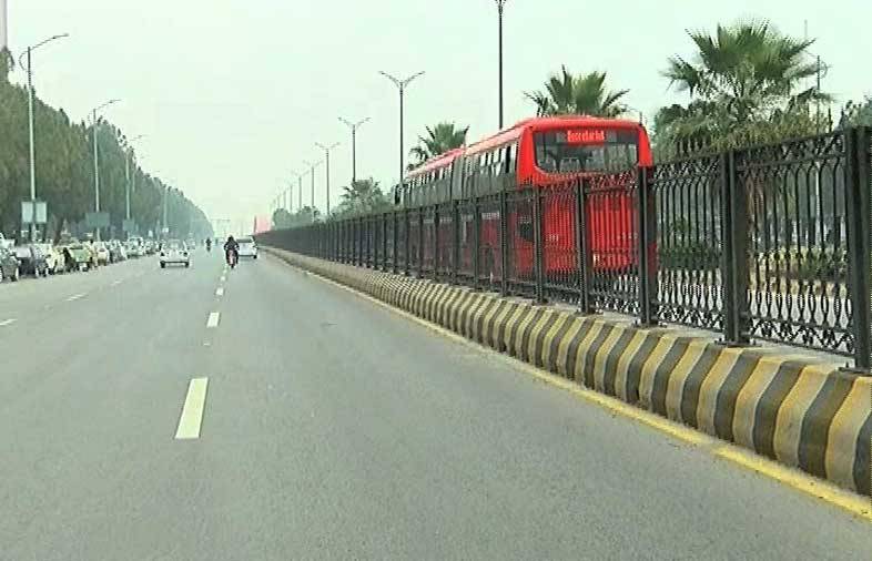 Pedestrians damage Metro bus fence