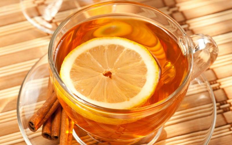 Herbal tea to soothe sore throat and flu