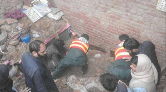 5 die as rooftop collapsed in Gujranwala