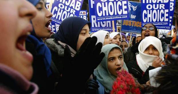 Muslims protest over possible ban on full-face veil in Austria