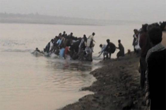 3 killed, seven missing as boat capsizes in Larkana