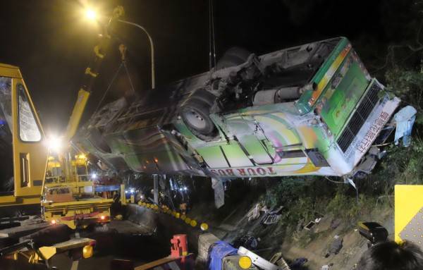 Dozens of people dead in Taiwan highway accident