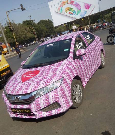 Indian Lover decorating his car with Real Rs.2000 notes ends in jail
