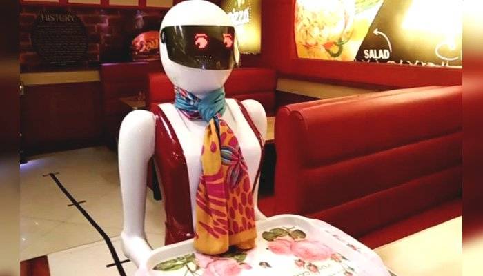 Pakistan’s first ever cool robot waiter