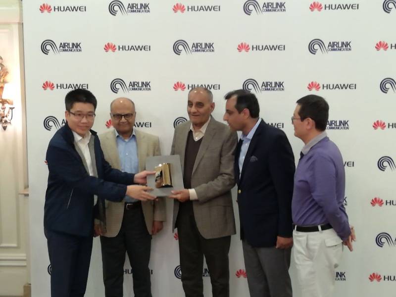 Huawei Pakistan awarded Airlink the most valuable partner of 2016