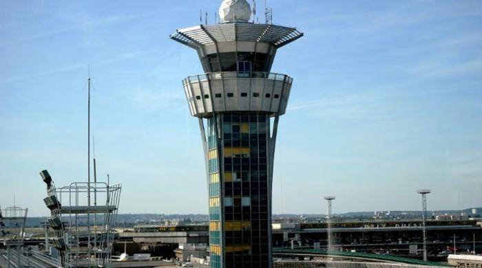 Man gunned down after seizing soldier's gun at Paris Orly airport