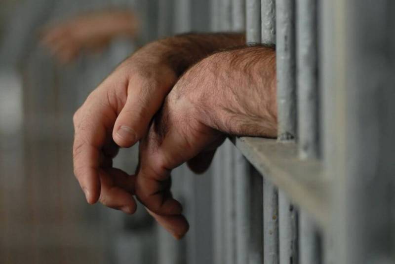 Court suspends jail sentence against journalists