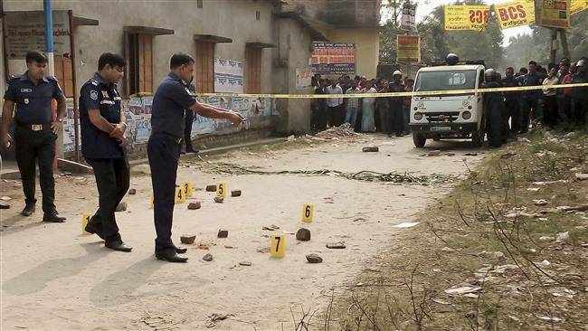 As Bangladeshi commandos attacks extremist hideouts blasts kill 3