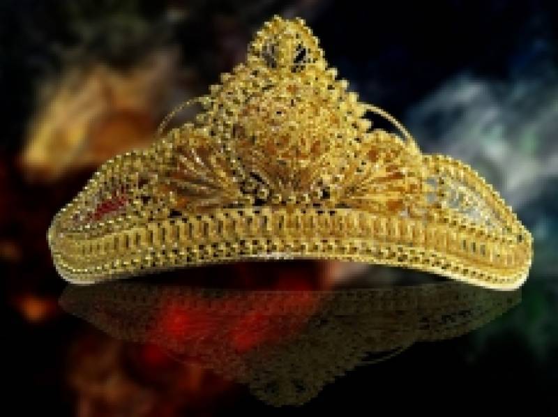 PM Nawaz to be graced with a traditional gold crown