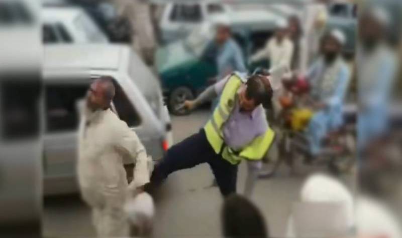 Traffic warden dismissed for assaulting old man in Nowshera