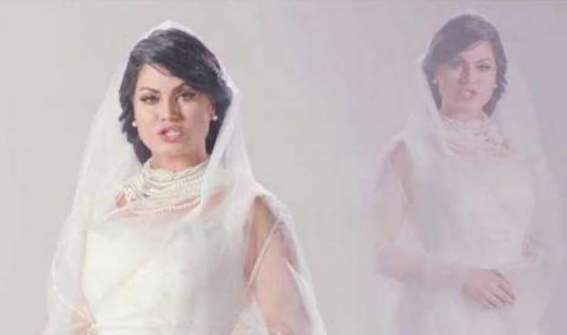 Veena Malik’s first song wins heart