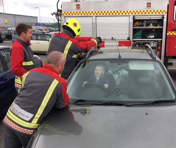 Look: toddler stuck in locked car drop your jaw