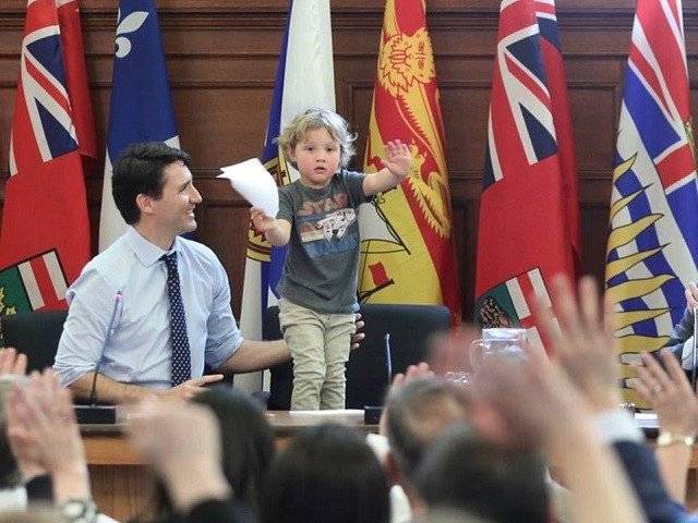 Justin Trudeau, and son at work melting hearts (pics)