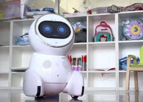 Chinese robot becomes school teacher
