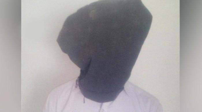 Suspicious man arrested from Lal Shahbaz Qalandar shrine