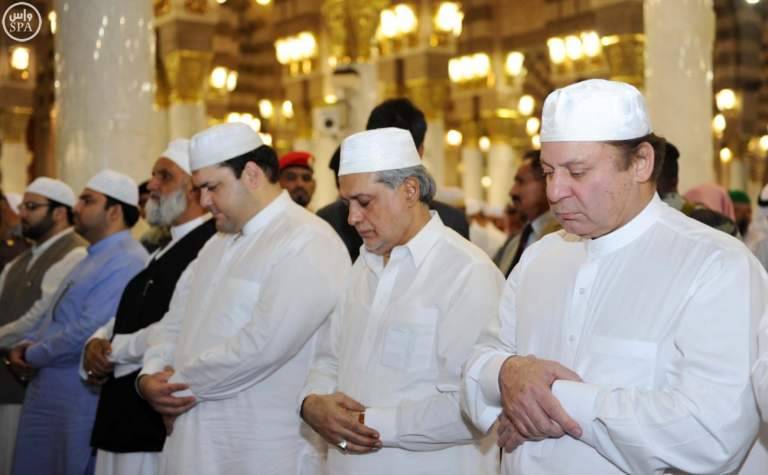 PM Nawaz leaves for Saudi Arabia to perform Umrah