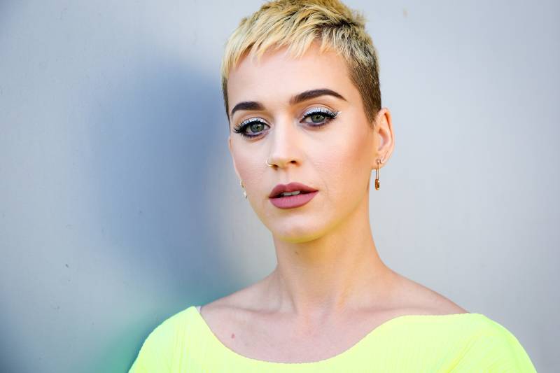 Katy Perry becomes first Twitter user to garner 100 million followers