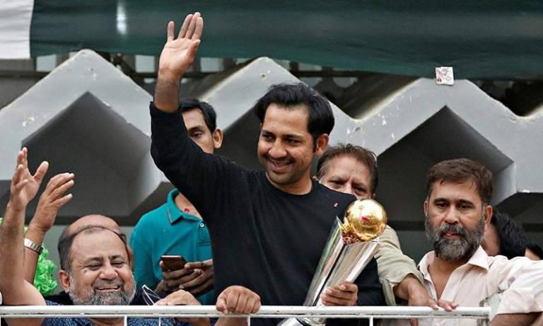 Sarfaraz Ahmed experiences loud slogans of cricket-fans swarm outside home 