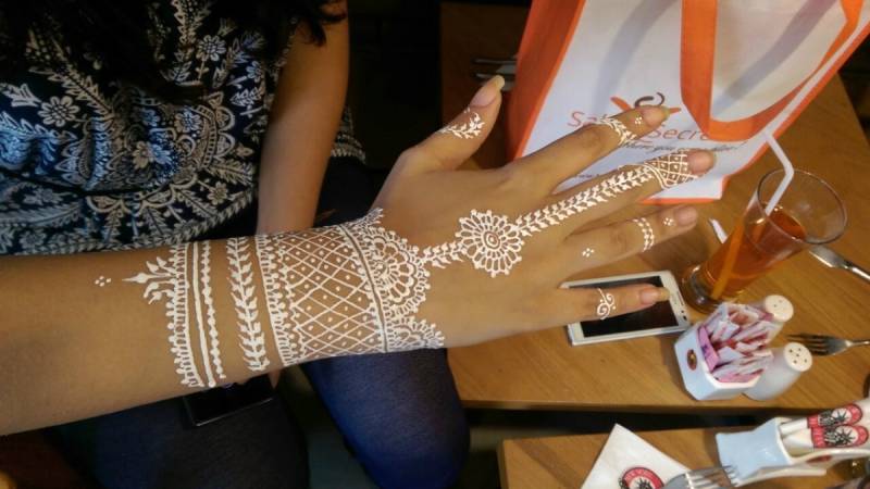 Is white mehndi to replace green mehndi in near future?