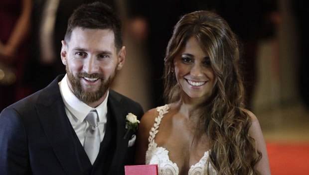 Lionel Messi finally ties knot with childhood sweetheart (Pics)
