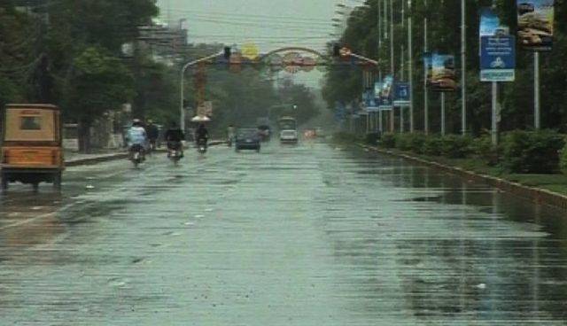 Weather turns pleasant as various cities of Punjab receive rain