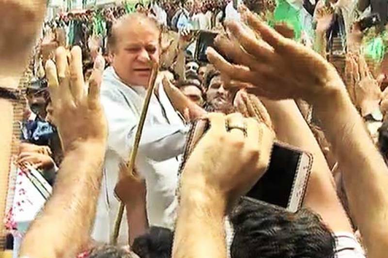 Thousands of PML-N supporters greet Nawaz Sharif in Bharakahu