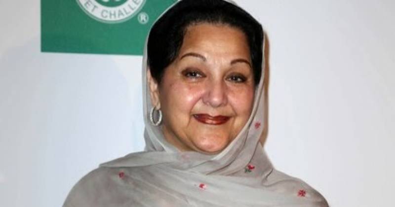 Kulsoom Nawaz leaves for London skipping ECP’s scrutiny