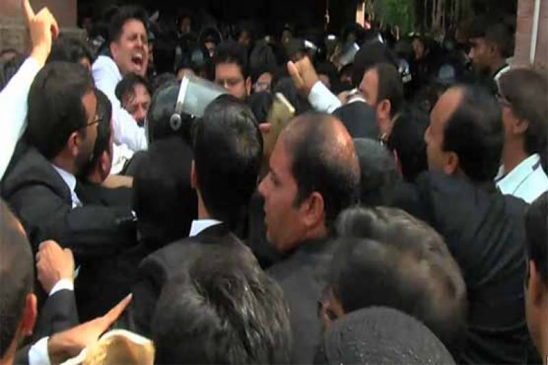 LHC Clashes: Lawyers protest after CJ orders arrest of LHC Multan bench's president