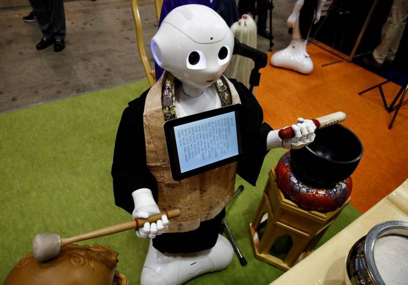 Japan introduces robot to perform funeral rites