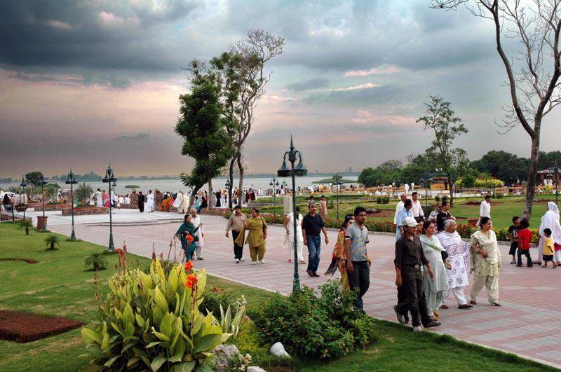 People visit recreational places on third day of Eid-ul-Azha