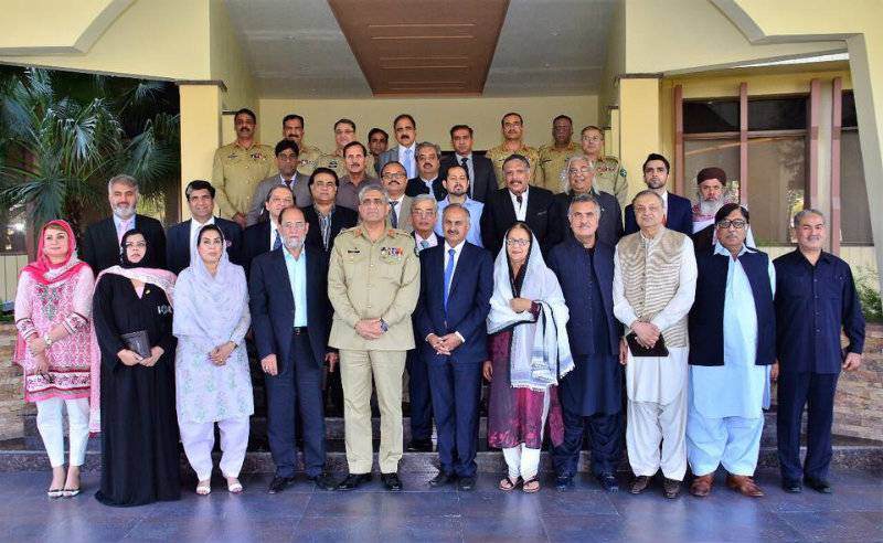 Lawmakers meet Army chief General Bajwa