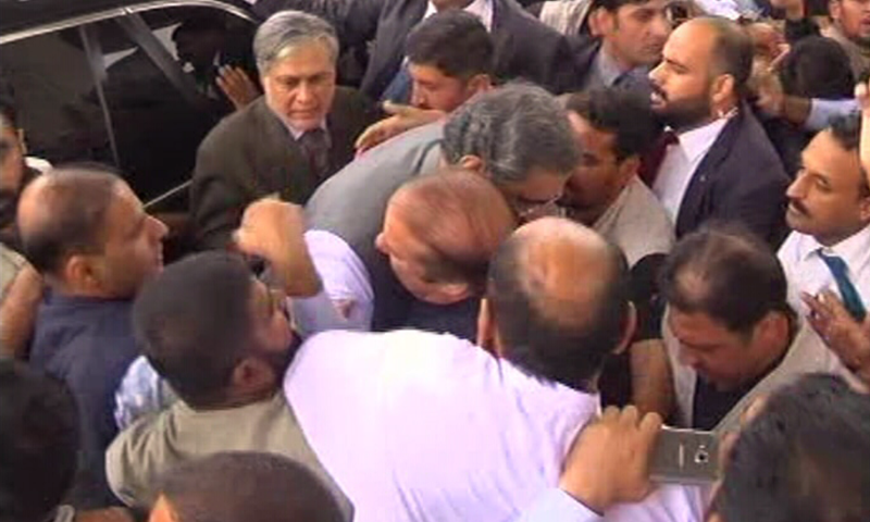 PM Abbasi arrives in Lahore to meet ousted PM Nawaz Sharif