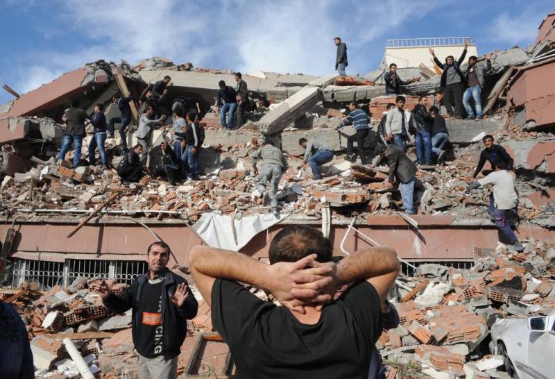 Strong earthquake rocks Iraq, Iran, 240 killed