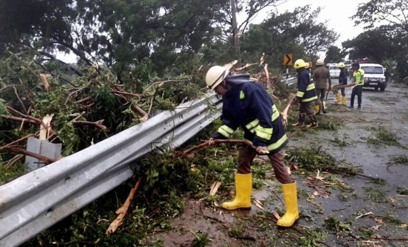 Cyclone batters southwestern India coast killing 14, many missing