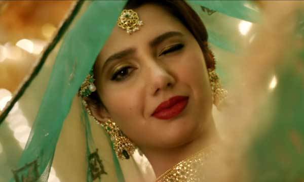 Video: Mahira Khan celebrates 33rd birthday