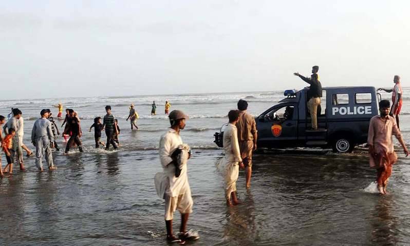 Sindh govt bans swimming at Karachi beaches