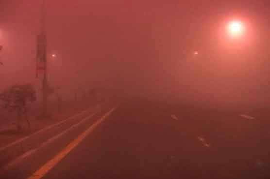 Dense fog engulfs parts of Punjab, Sindh