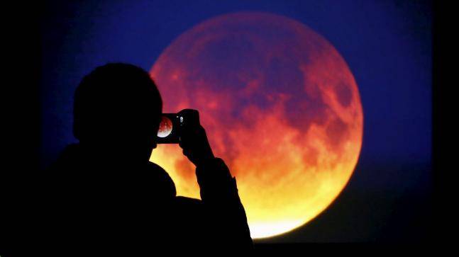 Pakistan witnesses once-in-150 years ‘Super Blue Blood Moon’ eclipse